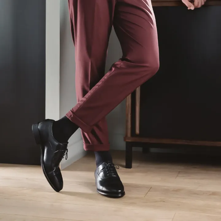 Sigvaris Essentiel microfibre – Bas de contention auto-fixants homme Classe 2 noir portés